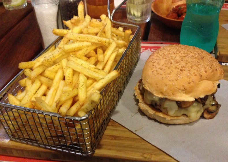 RocoMamas – Rivonia Mushroom Swizz and large chips to share
